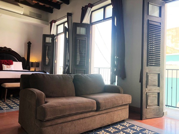 Deluxe Balcony Suite Photo 1