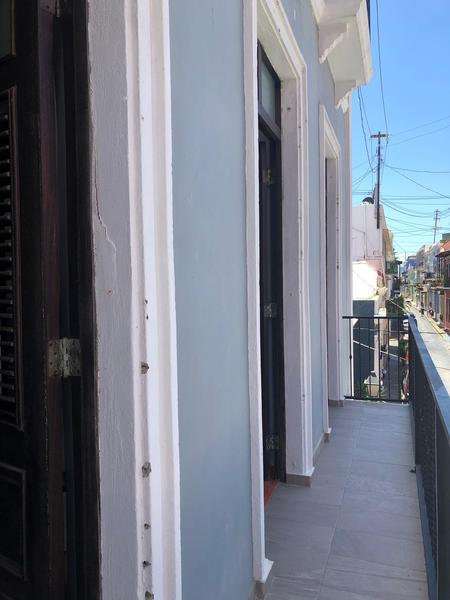 Deluxe Balcony Suite Photo 6