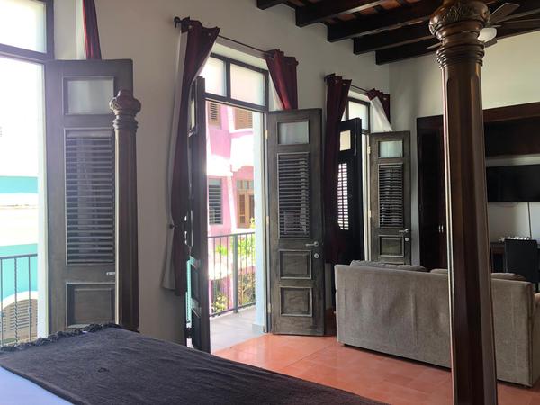 Deluxe Balcony Suite Photo 8