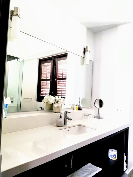 Deluxe Balcony Suite with View Photo 10